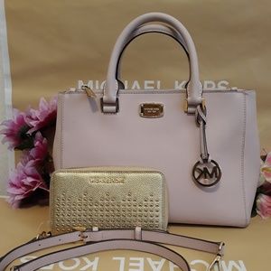 Michael kors purse bag w/ wallet set